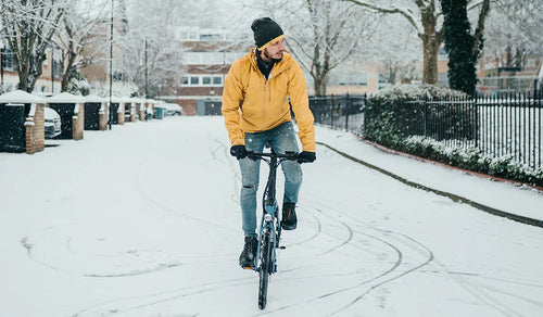 Come guidare una bicicletta elettrica in modo più sicuro in inverno