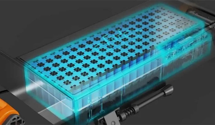 L'immagine mostra la struttura interna della batteria dello scooter elettrico Fiido.