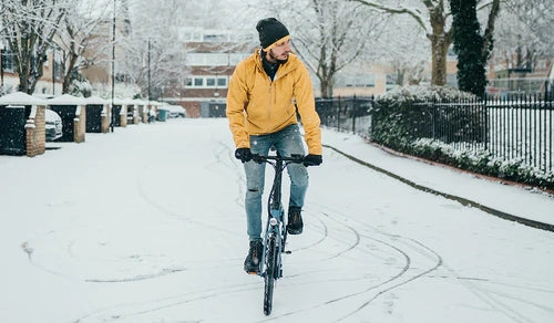 Come guidare in modo più sicuro una e-bike in inverno