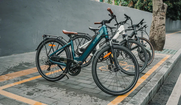 Consigli di sicurezza per frenare con un'e-bike sotto la pioggia